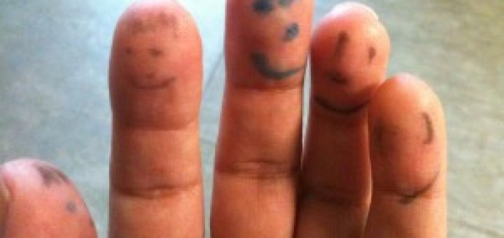 faces drawn on fingers